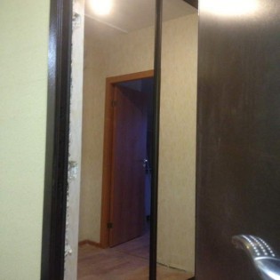 Зеркальные двери-купе в квартире на ул. Фёдора Абрамова д.20