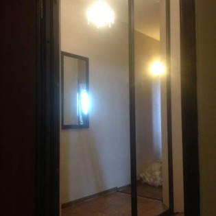 Зеркальные двери-купе в квартире на Гражданском пр.