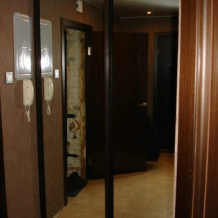Зеркальный шкаф с профилем КR-200 Венге тёмный текстурный на пр. Обуховской обороны