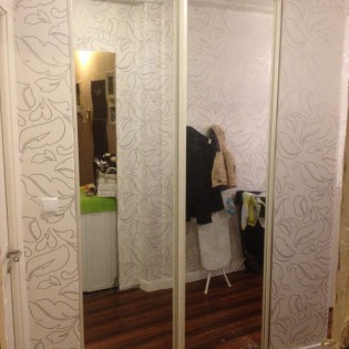 Зеркальные двери-купе в квартире на ул. Народная д.79