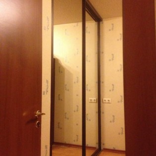 Зеркальные двери-купе в квартире на ул. Седова д.105 корп.1