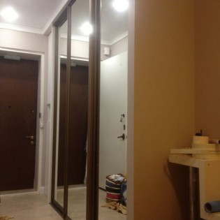 Зеркальные двери-купе в квартире на Новочеркасском пр. д.47 корп.1
