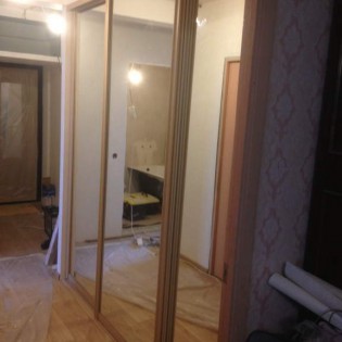 Зеркальные двери-купе в квартире на ул. Турку д.24