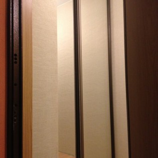 Зеркальные двери-купе в квартире на Ленинградской ул. д.9 корп.8 (Кудрово)