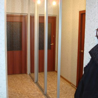 Зеркальные двери-купе на Богатырском пр.
