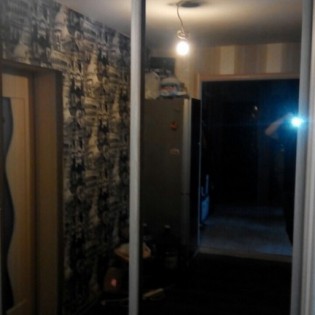Зеркальные двери-купе в квартире на Ириновском пр.