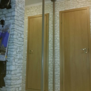 Зеркальные двери-купе в квартире в Осиновой Роще (Парголово)