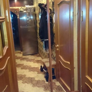 Двери-купе с комбинированным наполнением из ДСП и зеркал в квартире на ул. Купчинской. См. отзыв Владислава от 21/04/2016