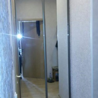 Зеркальные двери-купе в квартире на ул. Центральной д.52 в Кудрово