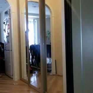 Зеркальные двери-купе в квартире на Европейском пр. д.13 в Кудрово