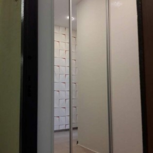 Зеркальные двери-купе в квартире Австрийском пр. д.4 в Кудрово