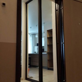 Зеркальные двери-купе в квартире на пр. Обуховской обороны.  Профиль - KR200 Венге тёмный текстурный