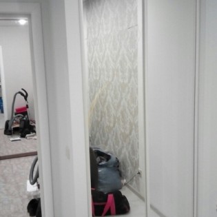 Зеркальные двери-купе в квартире на Тихорецком пр.