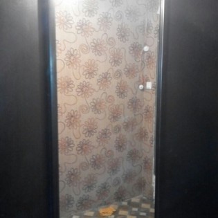 Двери-купе с наполнением из зеркала Серебро и ДСП (Венге-темный) в квартире на Заречной ул. д.37 на Парнасе