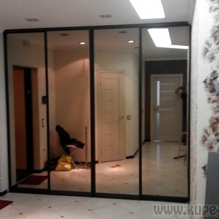 Зеркальные (зеркало Бронза) двери-купе в квартире на Пулковской ул. Профиль KR01 Венге тёмный текстурный
