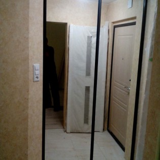 Зеркальные двери-купе в квартире на пр. Просвещения