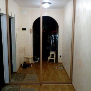 Зеркальные двери-купе в квартире на ул. Передовиков
