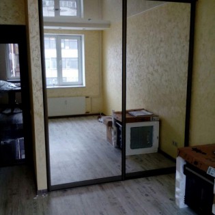 Зеркальные двери-купе (2 проёма) в квартире на ул. Шкапина