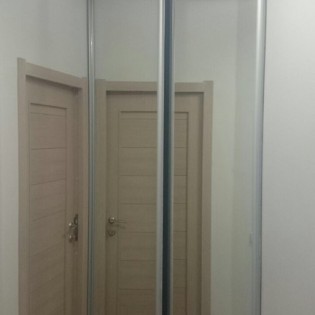 Зеркальные двери-купе в квартире на пр. Луначарского