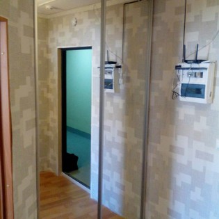 Зеркальные двери-купе в квартире на ул. В.Гаврилина в мкр Парнас.