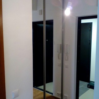 Зеркальные двери-купе в квартире на Скандинавском пр. в Мурино