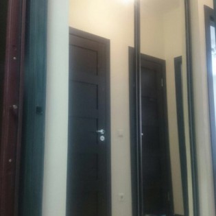 Зеркальные двери-купе в квартире на ул. Столичная в Кудрово