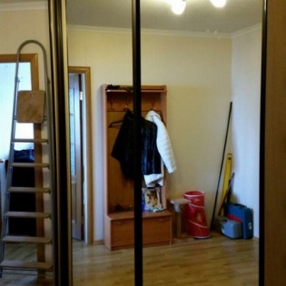 Зеркальные двери-купе в квартире на пр. Народного ополчения
