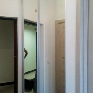 Зеркальные двери-купе в квартире на ул. Столичная