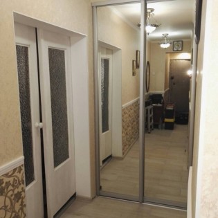 Зеркальные двери-купе (проём 2) в квартире на пр. Ветеранов