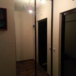 Зеркальные двери-купе в квартире на ул. Маршака в Мурино