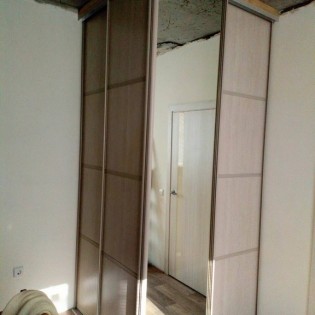 Угловая гардеробная из двух купе-комплектов в квартире на Областной ул. в Кудрово