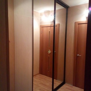 Зеркальные двери-купе в квартире на пр. Ветеранов