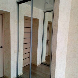 Зеркальные двери-купе (проём 2) в квартире на ул. Турку
