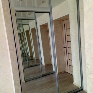 Зеркальные двери-купе (проёмы 2 и 3) в квартире на ул. Турку