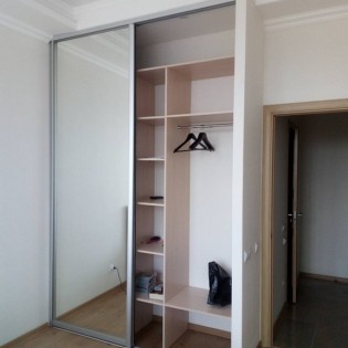 Зеркальные двери-купе в шкаф в квартире на Приморском пр.