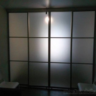 Межкомнатная перегородка с наполнением из вставок тонированного стекла (000 Прозрачный) в квартире на Вилькицком б-ре