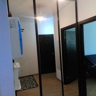Зеркальные двери-купе в квартире на Европейском пр.в Кудрово