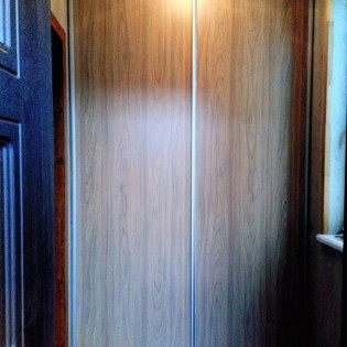 Двери-купе с наполнением из МДФ в квартире во Всеволожске