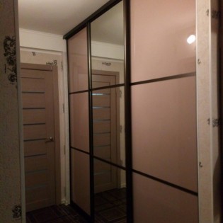 Двери-купе с комбинированным наполнением в квартире на Будапештской ул.