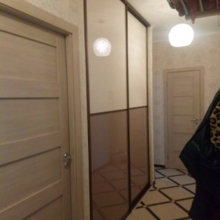 Двери-купе со вставками МДФ-Глянец в квартире на ул. Адм. Черокова