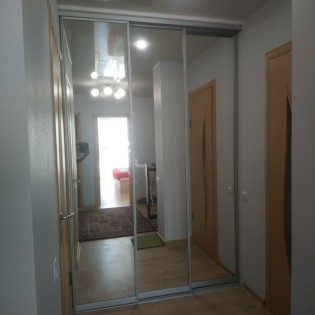 Зеркальные двери-купе в квартире на пр. Обуховской обороны
