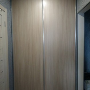 Двери-купе в профиле "Серебро Браш" в квартире на Витебском пр.