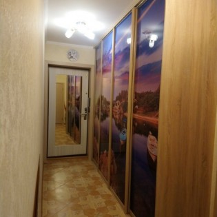 Двери-купе с фотопечатью в квартире на Вилеровском пер. в Шушарах