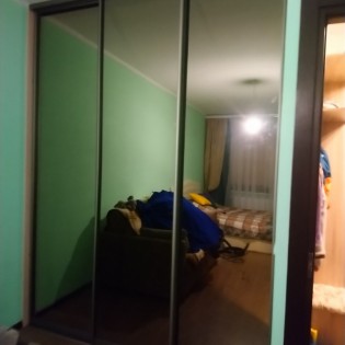 Зеркальные двери-купе (зеркало Бронза) в квартире на пр. Ветеранов