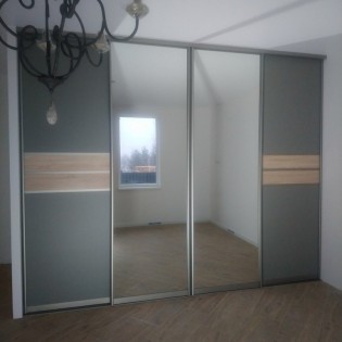 Двери-купе (проём 1) с комбинированными вставками в квартире в Александровском парке