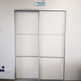Межкомнатная дверь со вставками белый панелей