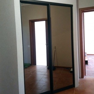 Двери-купе с зеркалом Бронза в гардеробную комнату