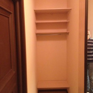 Двери-купе в гардеробную нишу в квартире на пр. Просвещения