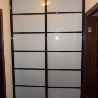 Туристская ул: 2-дверный шкаф с матовам стеклом на 6 частей