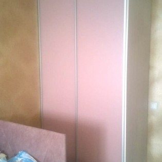 Откатные двери со вставками панелей ЛДСП EGGER Розовый антик